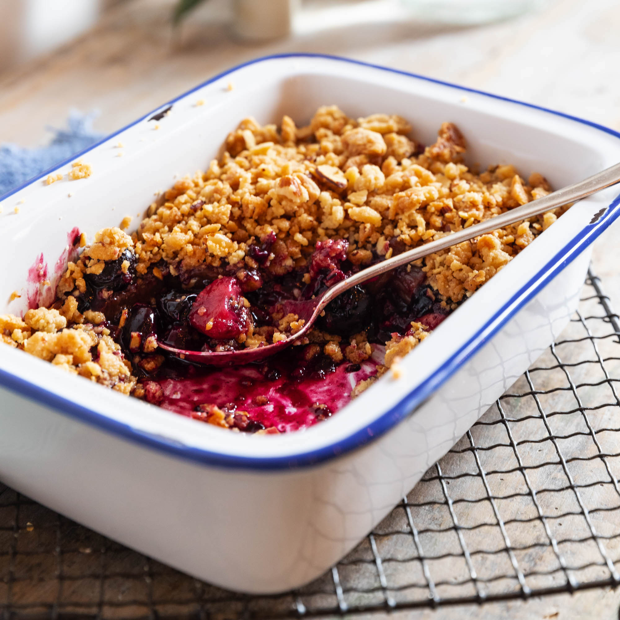 MIxed Berry Crisp with Almond
 &ndash; La Boîte
