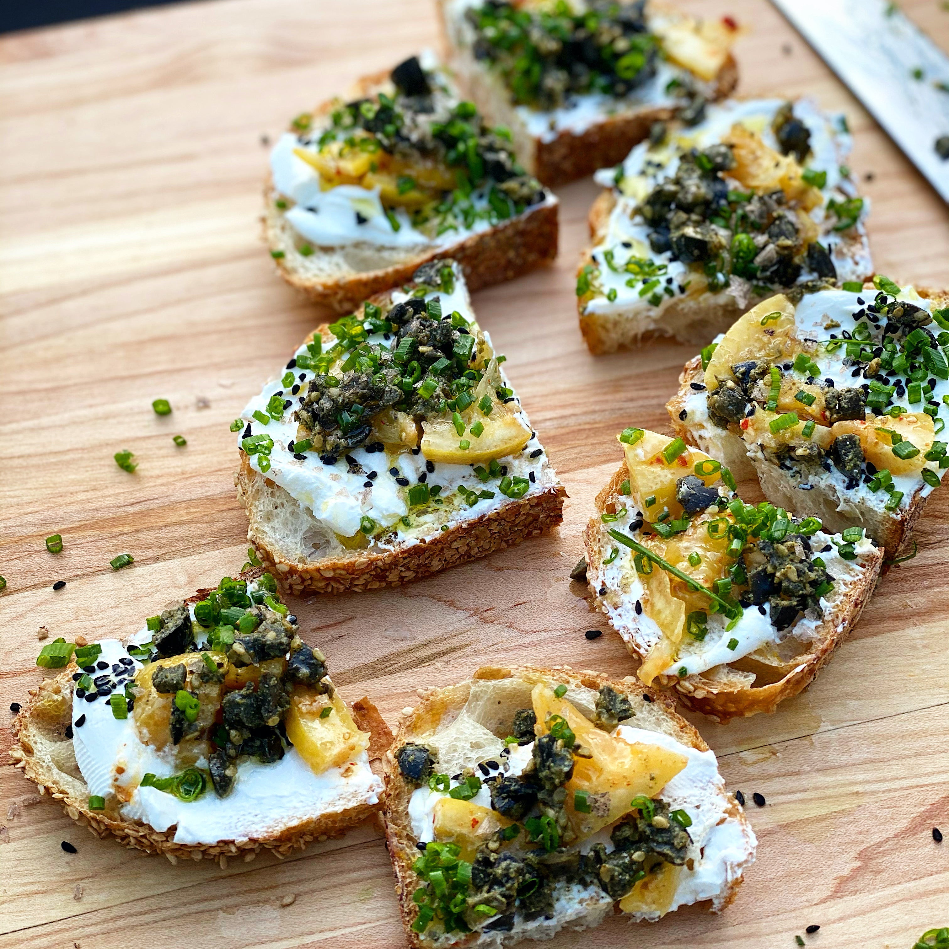 Labne &amp; Lemon Tartine
 &ndash; La Boîte